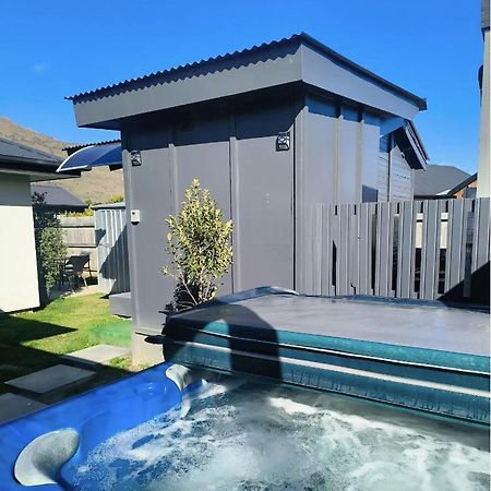 Gorgeous Cabin - Spa Pool! Куийнстаун Екстериор снимка