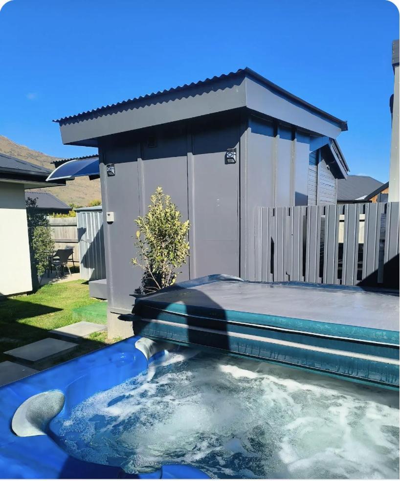 Gorgeous Cabin - Spa Pool! Куийнстаун Екстериор снимка